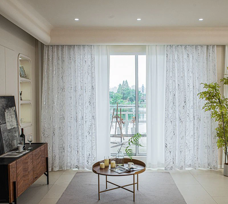 Doli FabricWindow ekran ak Lotus ak Silver Foil